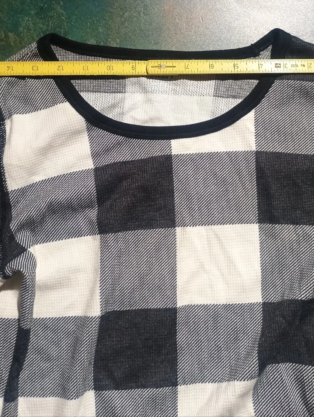 Old Navy Black & White Buffalo Plaid Long Sleeve Sweater
